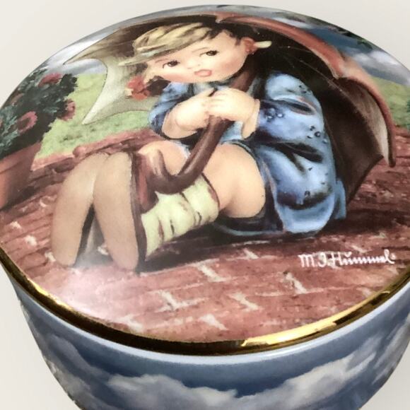 UMBRELLA GIRL MUSIC Hummel Music Box Plays "Raindrops Keep Falling on my Head" - Picture 4 of 7